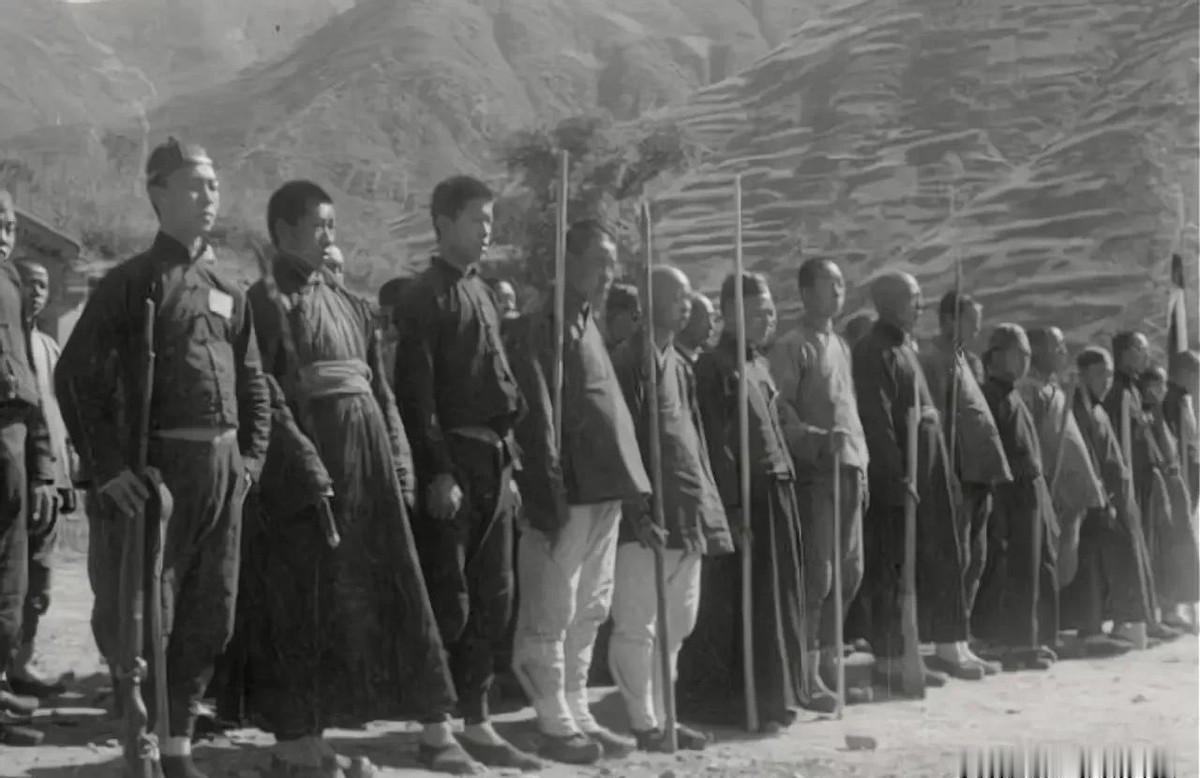 1944年，浙江土匪头目王鼎山，派出2名女土匪来到浙东抗日根据地，竟然希望新四军