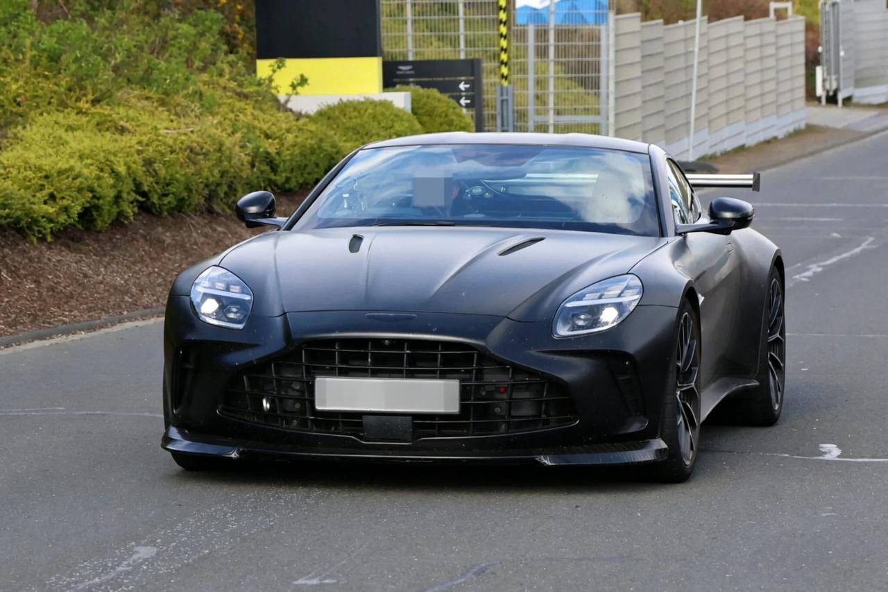 阿斯顿·马丁Vantage赛道版谍照曝光，预计超700匹马力，轻量化+大刹车
 