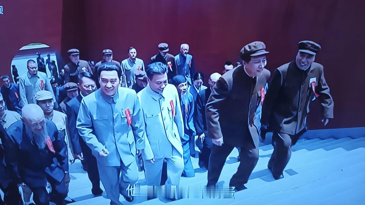 打开电视，江西台正在播放电视剧《海棠依旧》，适逢建国国庆大典，抓拍到一组经典剧照
