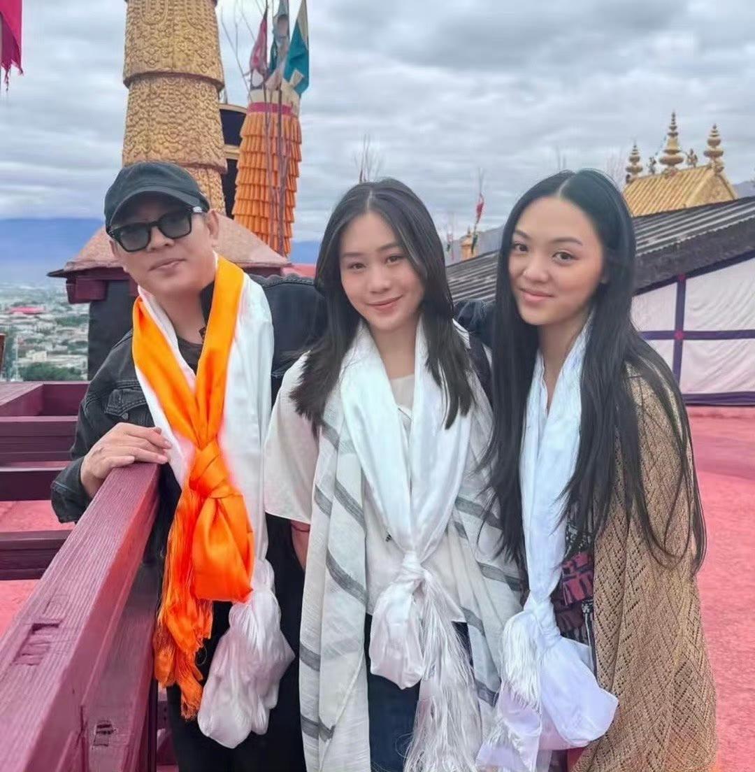 不管是不是明星，
一个父亲谈起自己的女儿都一样，
我对你无所求如果有就两样东西你