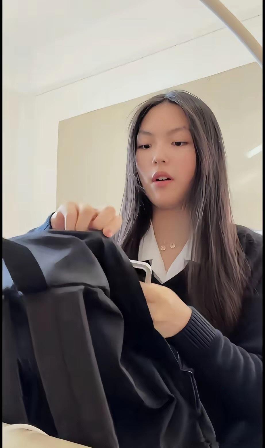 王诗龄晒英国读书日常，吃的是西餐，怪不得她那么胖，这是英国的一家顶级私立国际学校