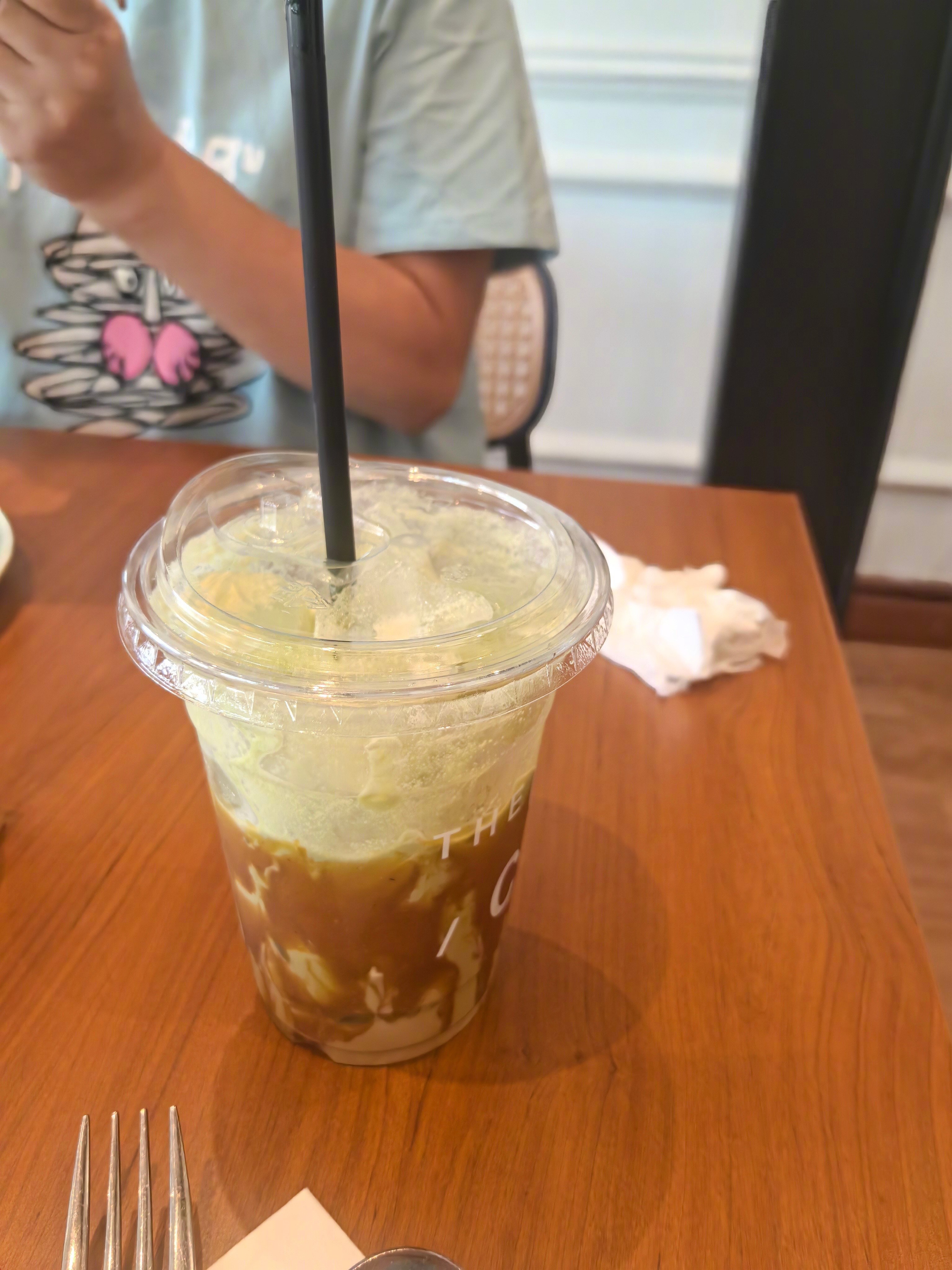 马六甲的娘惹小金杯不错，黑果焖鸡就很一般了。话说女人爱拍照这件事是不是终生的？这