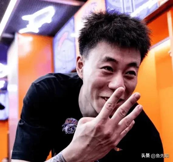 张镇麟今天接受采访说，这赛季真的是超出预期，本来没想那么多，只想快速融入球队。接