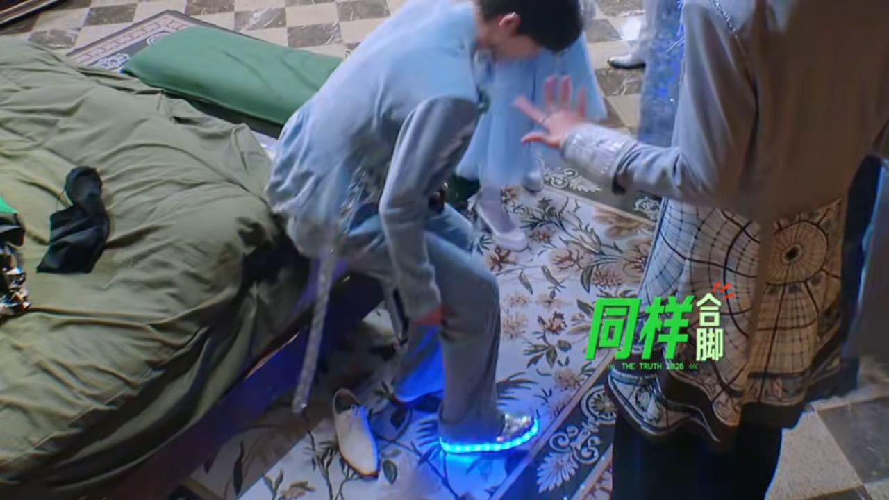 张凌赫刘宇宁周柯宇都是44码的脚张凌赫刘宇宁周柯宇鞋码一样开始推理吧 身高鞋码双