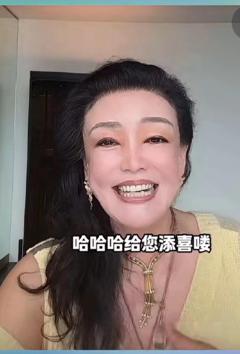 正月初八，兰姐直播间里喜气洋洋，儿媳马筱梅顺利生个大胖小子，正好赶在初七，小名就