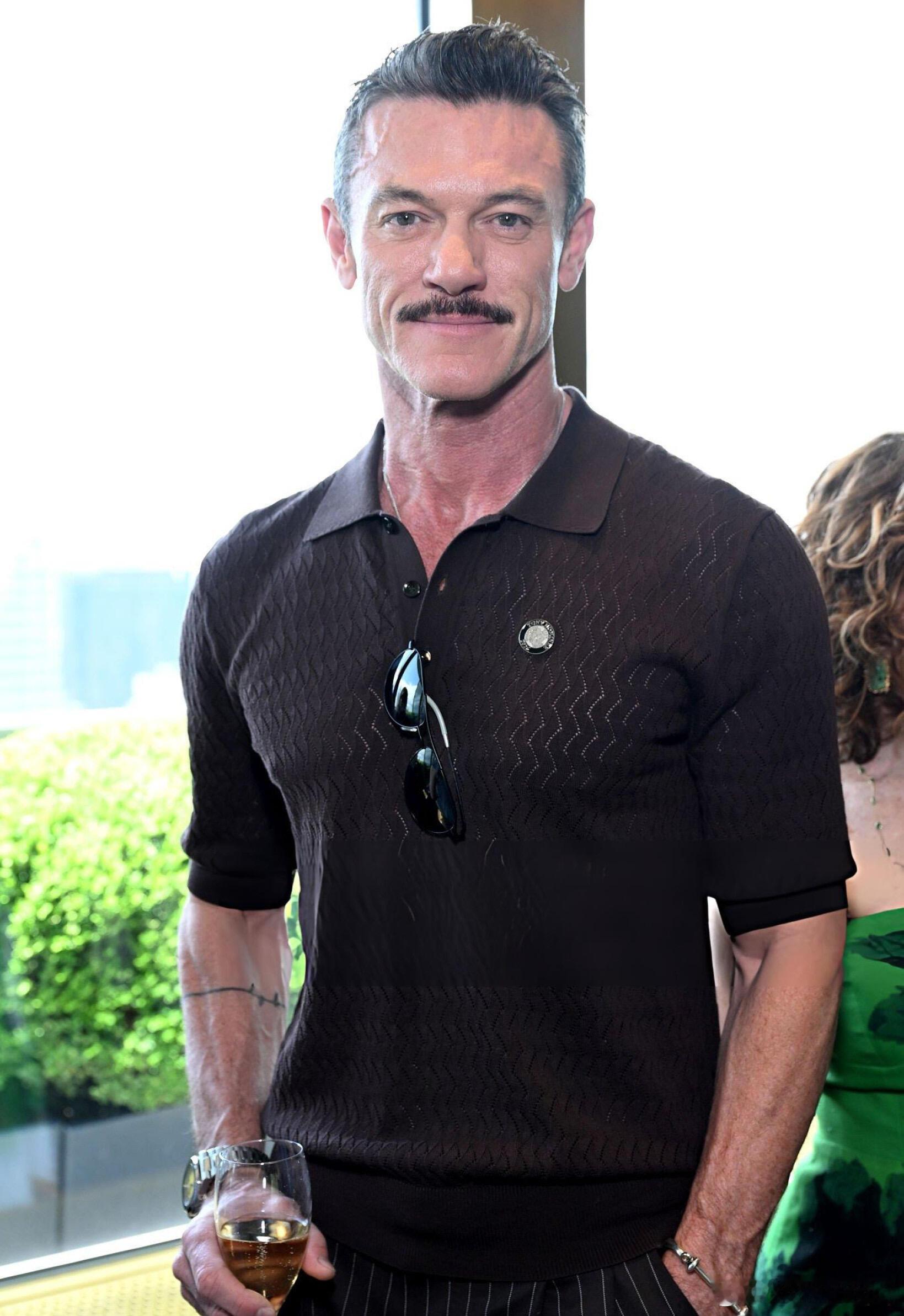 Luke Evans近照，有点像Men at play