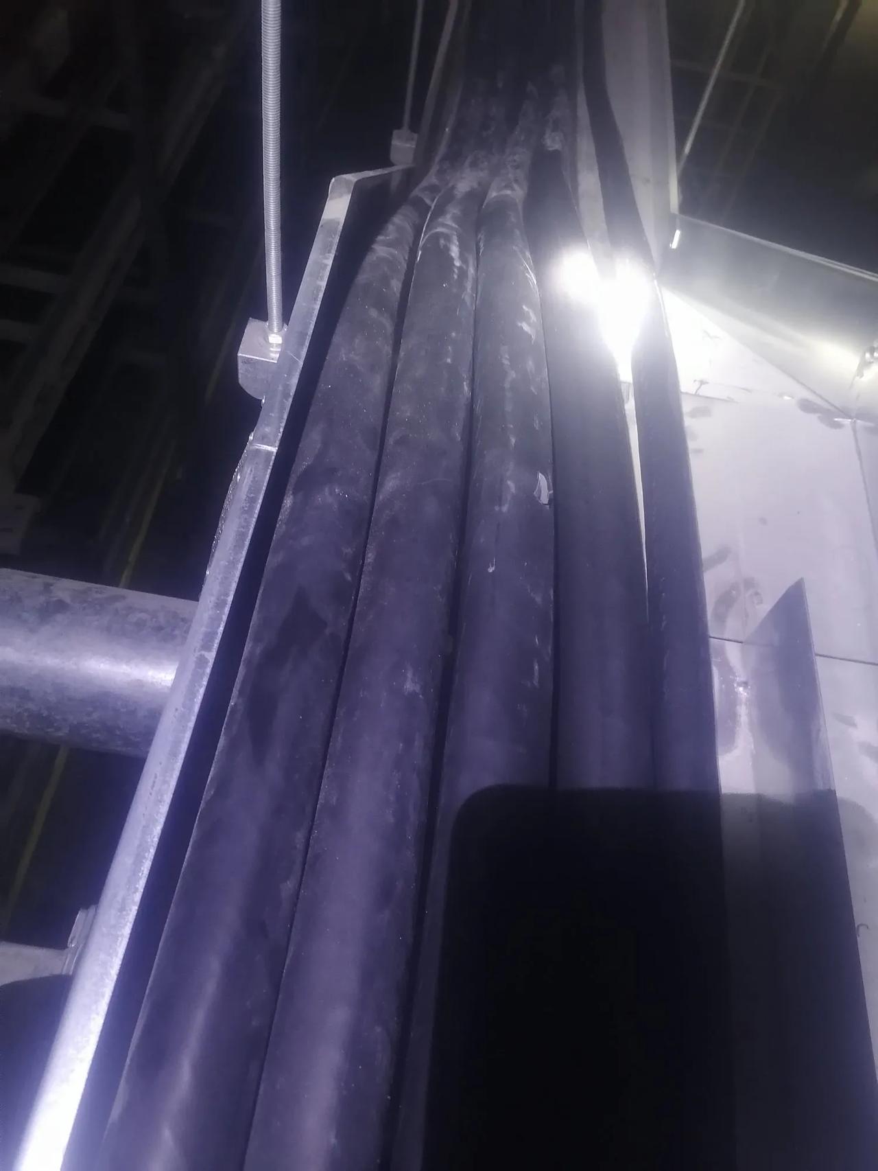 大家好，我是水电工星仔，几天没更新，主要是喝了酒，早睡忘记了，最近在安装电柜和放
