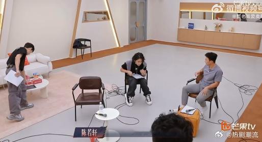 刘畊宏情绪价值这一块披荆斩棘直播曹骏刘畊宏陈若轩大闹舞台刘畊宏真的太会带动氛围了