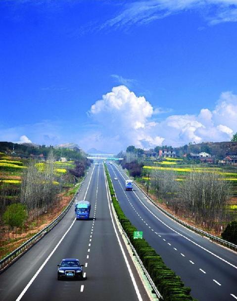 为什么中国的高速限速120，而国外却有不限速高速？不少车主对此充满疑惑，同样是高
