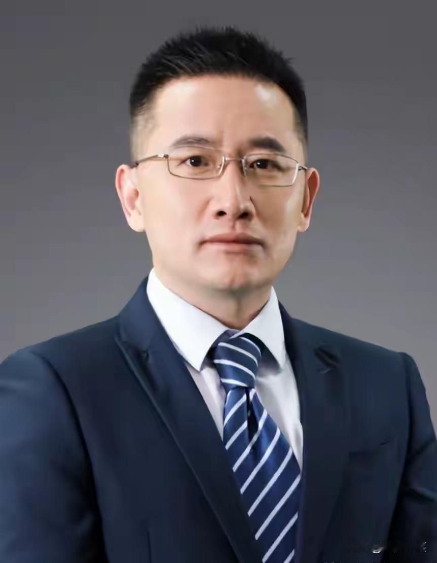 祖雄兵，1975年出生，安徽省安庆市人，1994年就读于湖南医科大学，1999年