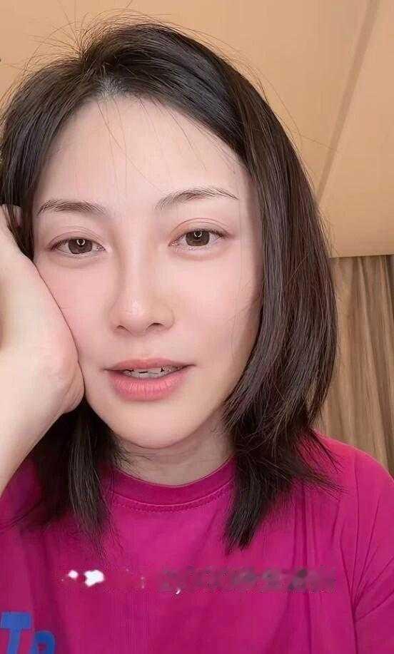39岁朱锐炒股亏光70万，退圈向母亲要两千生活费
39岁女演员朱锐自曝破产，多年