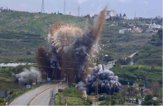 摊牌了，以色列内部高官直言这支军队快同时应付好几场仗，已经快顶不住了，再打就要崩