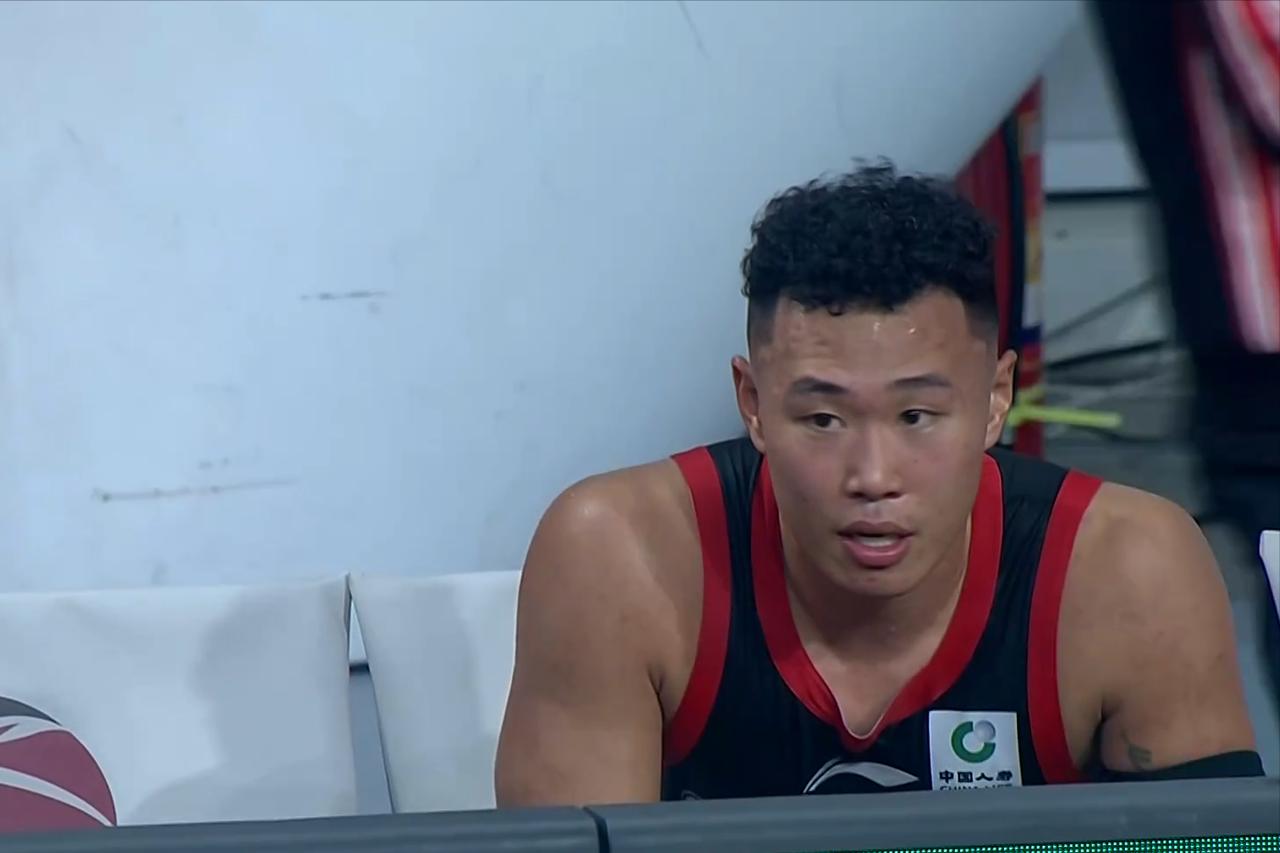 CBA新年大战：廖三宁大战贺希宁，六人上双，全部是外援。

CBA常规赛深圳队主