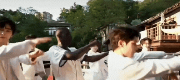 没人告诉世界第二网红干团播这么累吗 无语哥重庆行体验团播！从当摄像到跳“刀马刀马