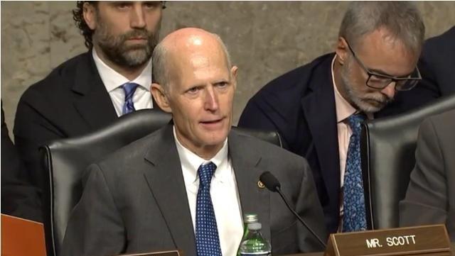 一位佛罗里达州的一名共和党参议员斯科特称：“对付中国最好的方法，就是停止购买他们