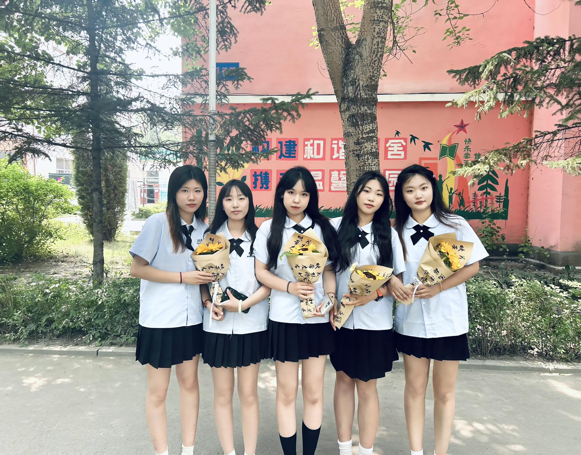 我一读再读 才发现青春是本仓促的书