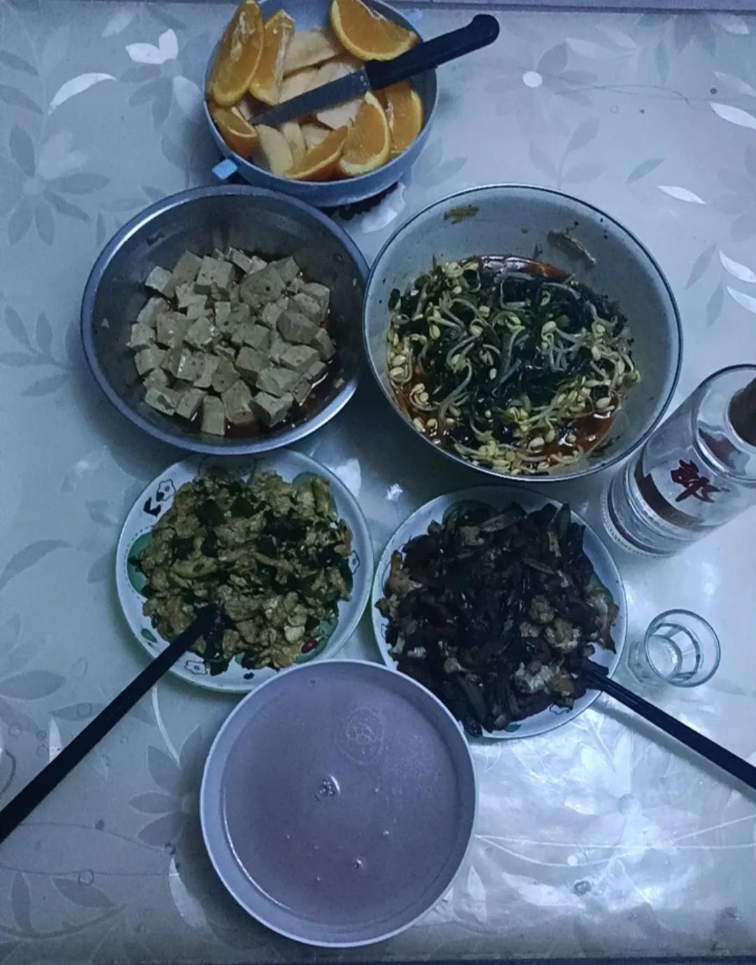 晚餐，将就吃！

有点像黑暗料理！