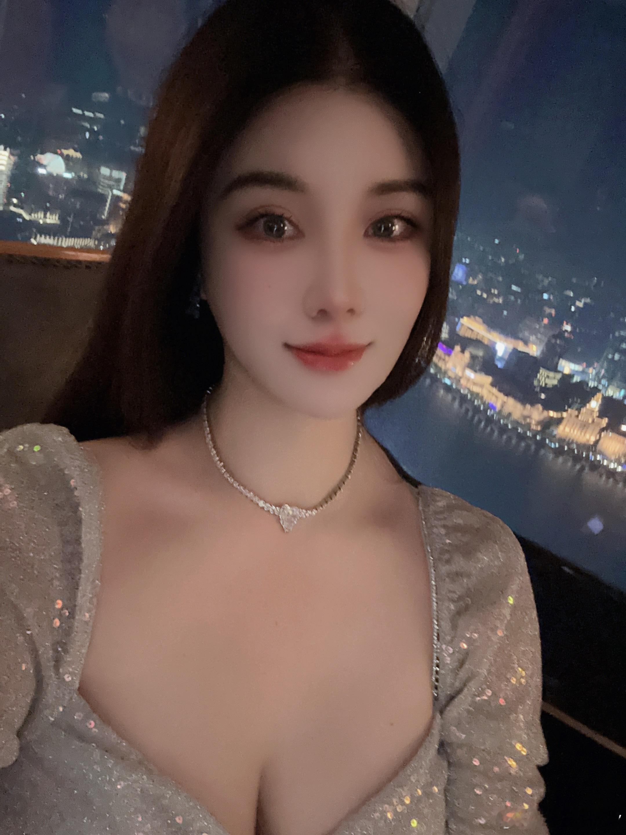 快乐不会缺席，节日多多益善。  ​​​