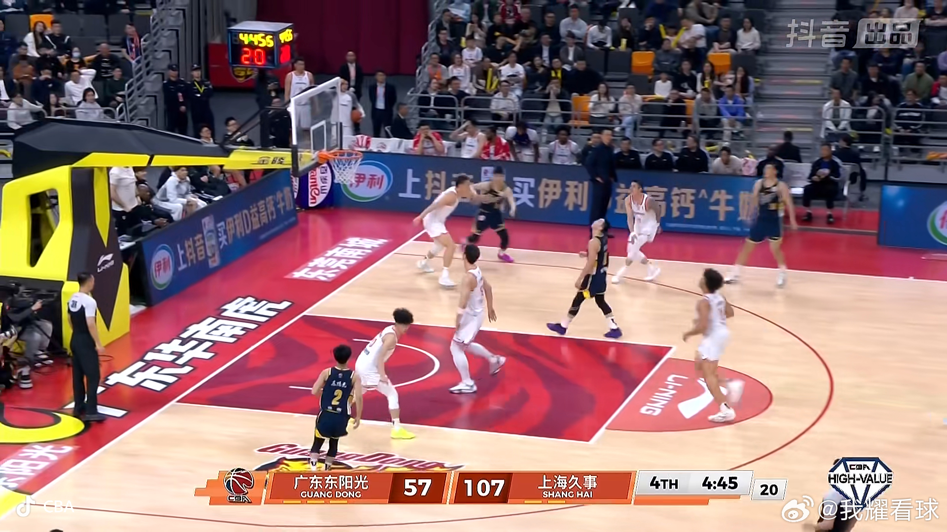 广东队落后50分了，也算见证历史了哈哈哈杜锋指导派上全华班了，场下三位外援神情落