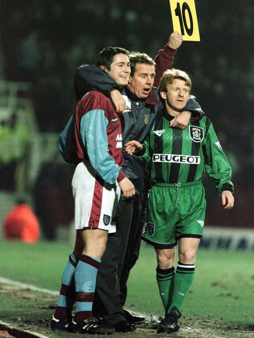 弗兰克·兰帕德的英超首秀是对阵考文垂。他与戈登·斯特拉坎同时替补上场，而斯特拉坎