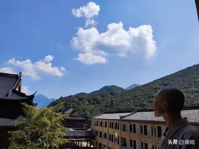 三月芳华，致每一位独一无二的你

今儿咱们说一桩关乎“自我”与“芳华”的心事。三