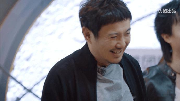 沈腾说马丽老公上秤至少半吨 看《麻花特开心》里沈腾调侃许文赫体重那段，我真的笑不