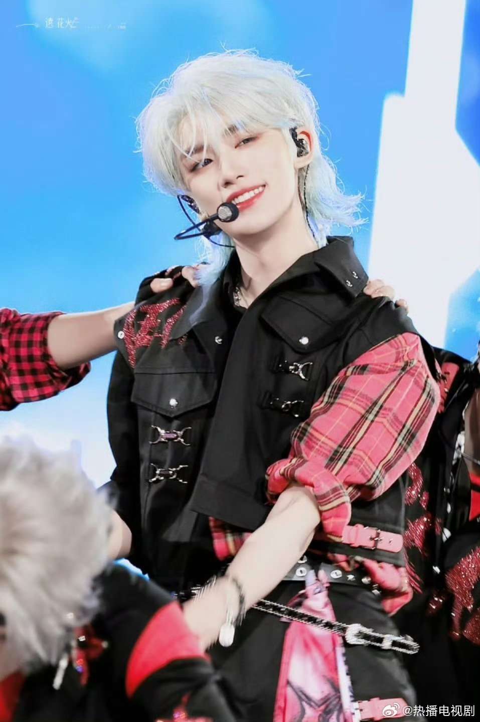 丁程鑫嘟嘴好萌丁程鑫复刻佟湘玉表情包，嘟嘴神态拿捏得恰到好处，又灵又可爱，瞬间萌