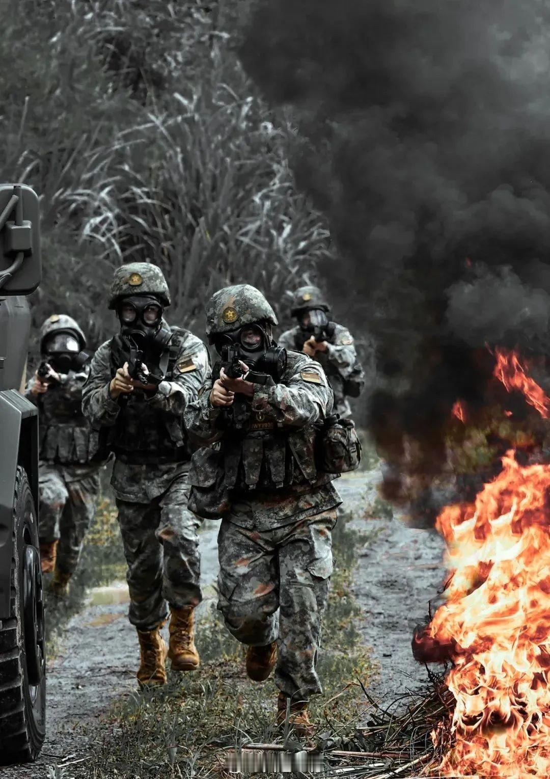 因为这样一身橄榄绿而聚在一起，他们坚守一份岗位，只为国泰民安；他们拥抱一份责任，