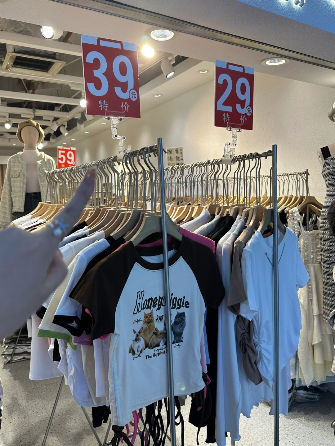 广州这里买衣服好便宜啊🥹！！！！