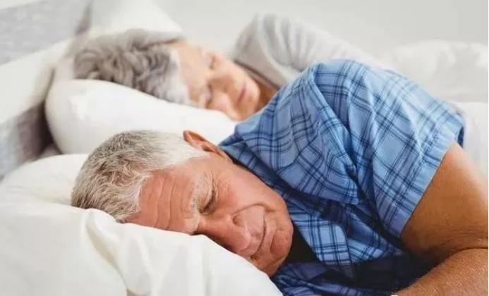 血粘高，会不会导致老年痴呆？

血粘度高与老年痴呆之间确实存在一定的关联。血液粘