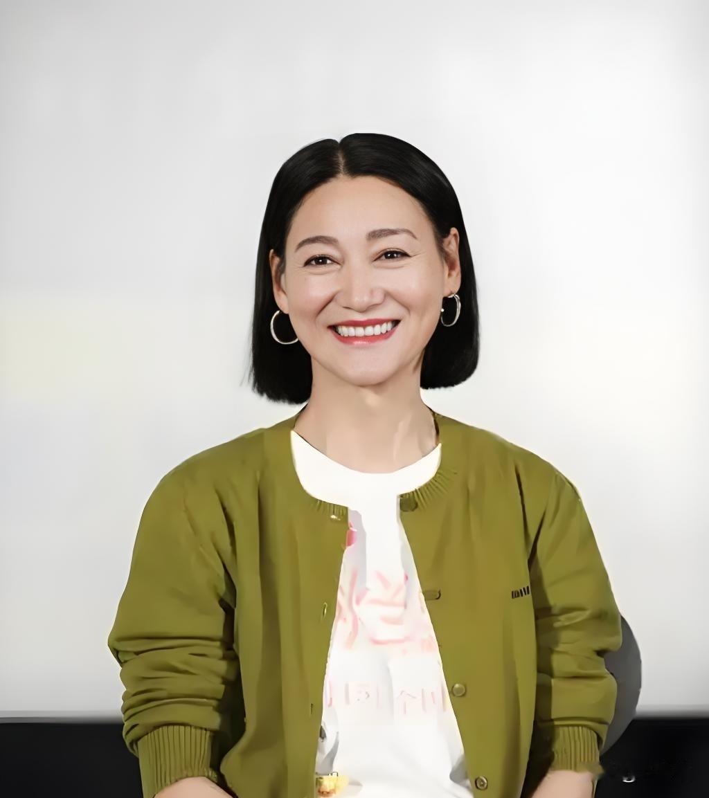 惠英红：男明星张凌赫是我的宝贝，他想当我的宝贝一号，但一号轮不到他，二号也不行，