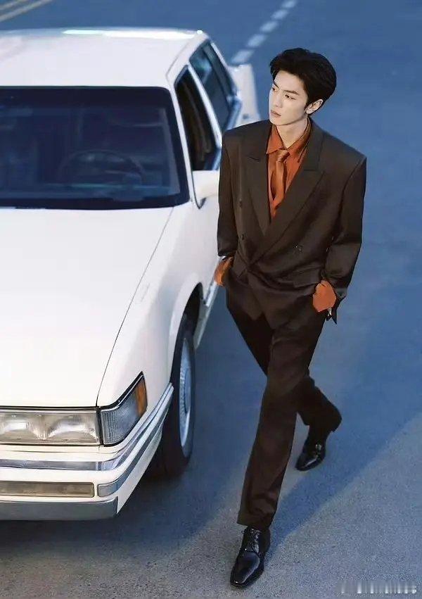 居然有三个人一起撞衫，陈哲远，汪苏泷个魏大勋得内搭微博之夜出图