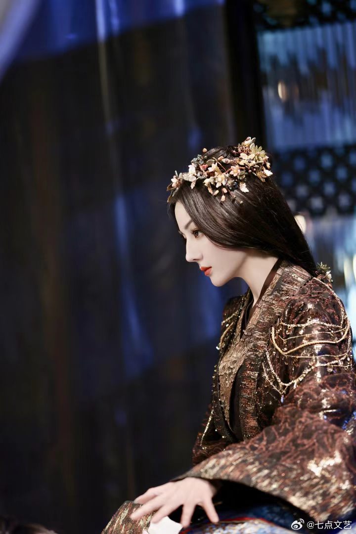 迪丽热巴在女帝赛道一骑绝尘 贺思慕这个角色简直是为迪丽热巴量身定做！《白日提灯》