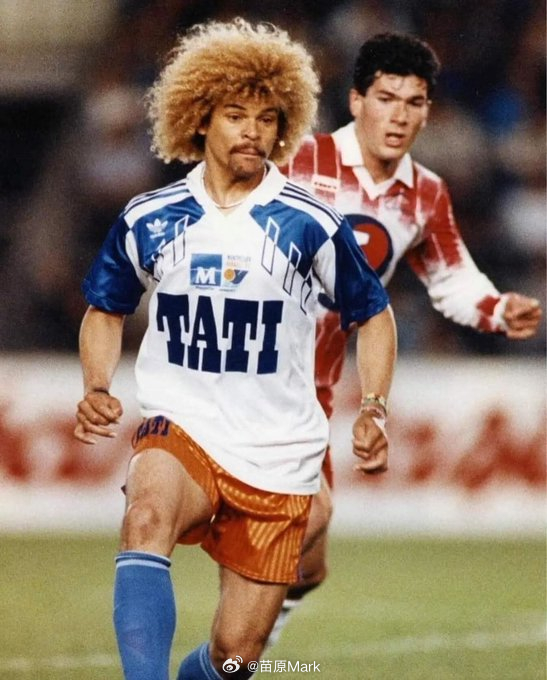 1991年，谢逊教一个法国年轻人踢球，谁能认出这两件球衣？ 