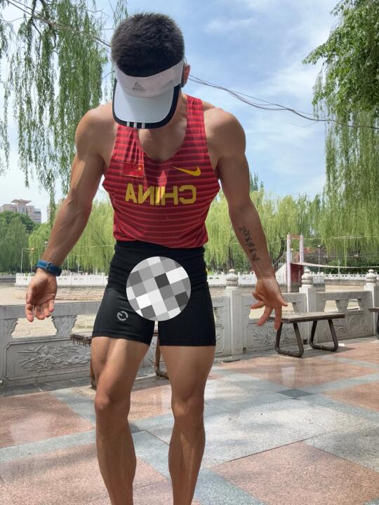 肌肉男晨跑30公里备战密云全马！