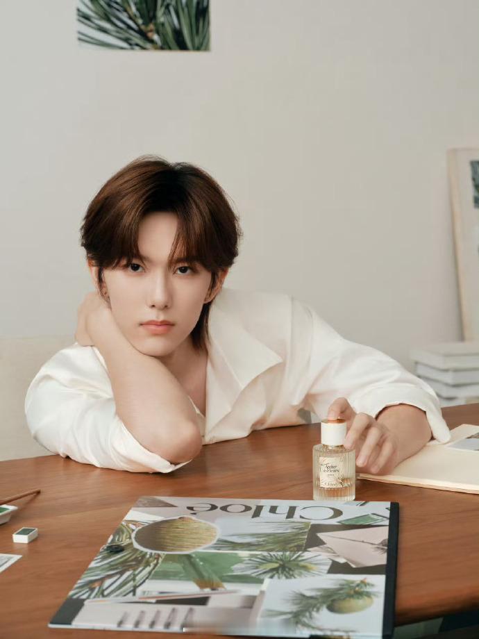 马柏全拿了蔻依香氛大使，感觉他是05后这波里拿代言很快的.... ​​​​