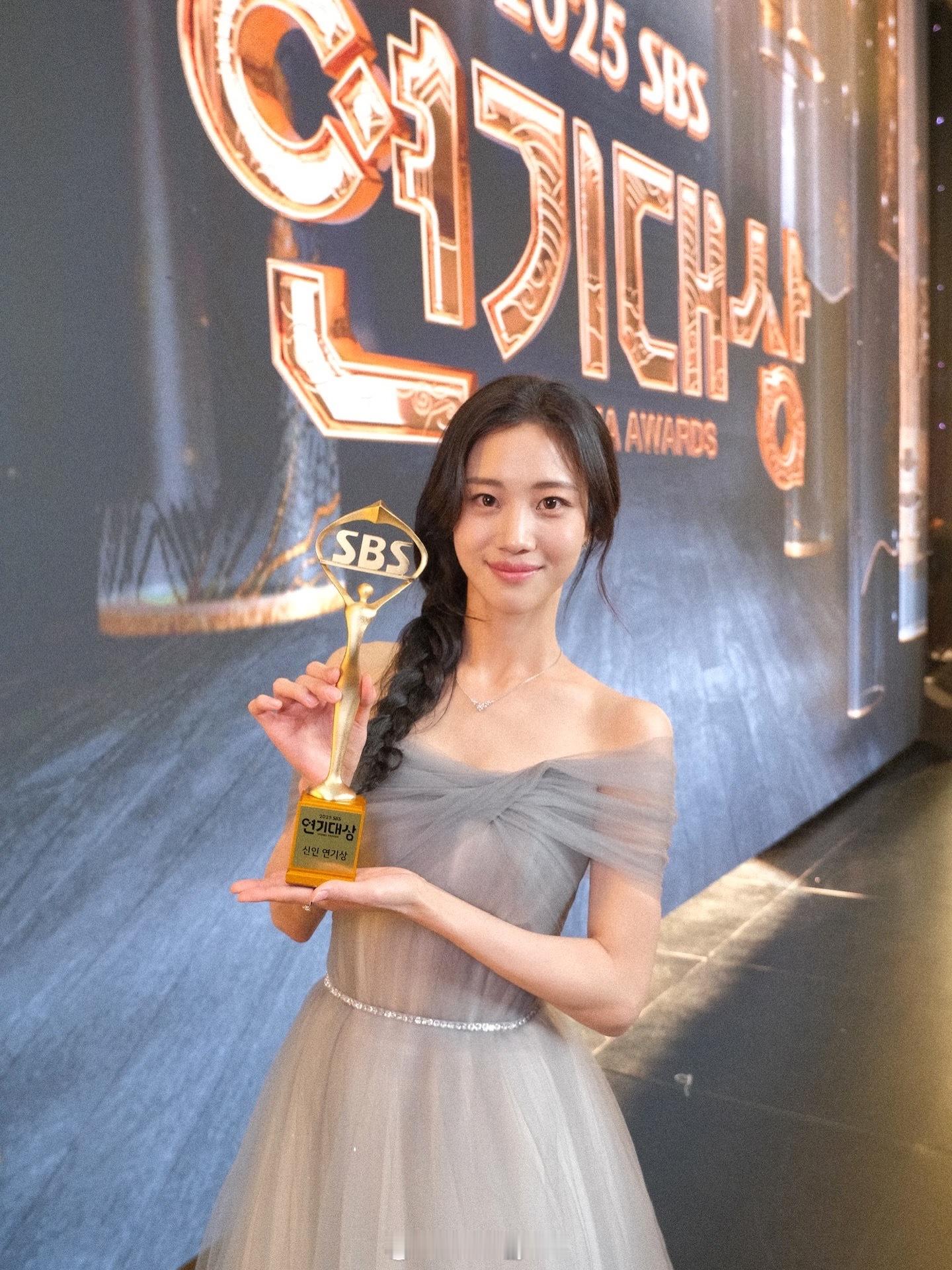 洪华妍ins更新演技大赏 