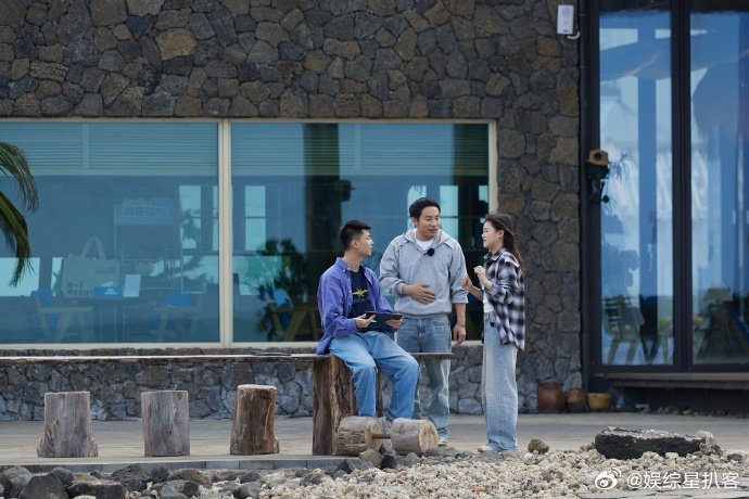 张家齐退役后首登芒果综艺 张家齐退役后首次现身综艺，在客栈里状态松弛又可爱，难怪