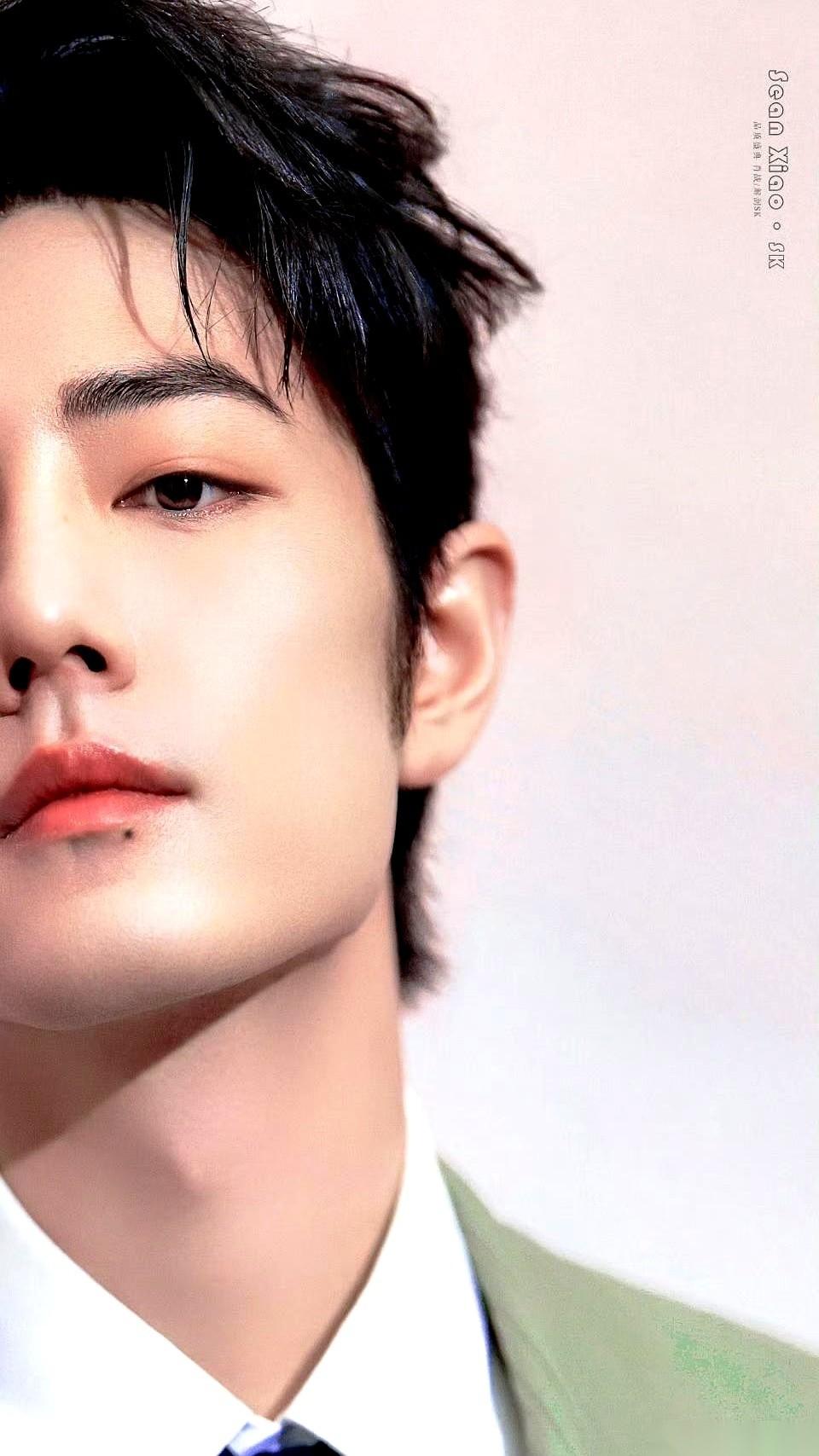 肖战新剧的棚还没搭起来，熟悉的剧本就已经开演了。
第一幕，准时上演。挑一个八竿子