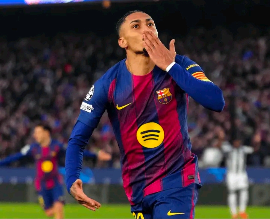 拉菲尼亚本场独造2球2助攻，近两个赛季他在欧冠已直接参与26粒进球。他也超越吉拉