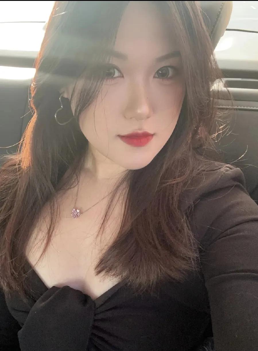 89年
36岁
慢慢的你会明白

在这个薄情寡义的时代
你可以什么都听
但不能什