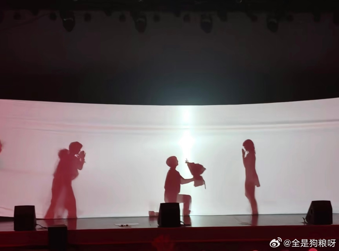 当我在毕业晚会向喜欢的女孩表白 