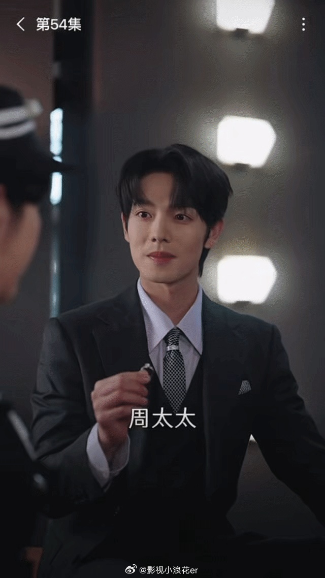 曾辉今晚让多少人睡不着觉 很多人被曾辉的气场打动，没有刻意煽情，只用实际行动，传