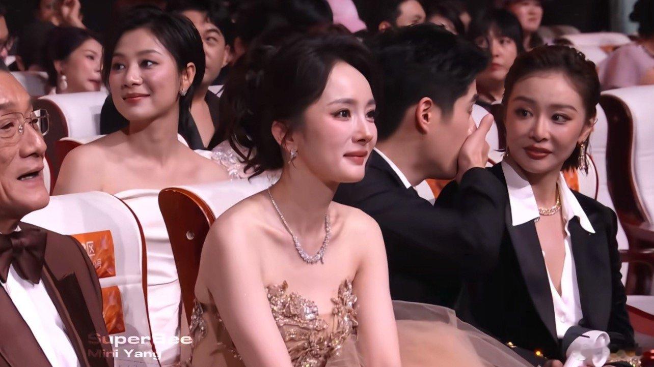 金鹤龙鼓励杨幂说实话，很欣慰也很心酸，因为杨幂现在不断的转型也获得了很多认可，心