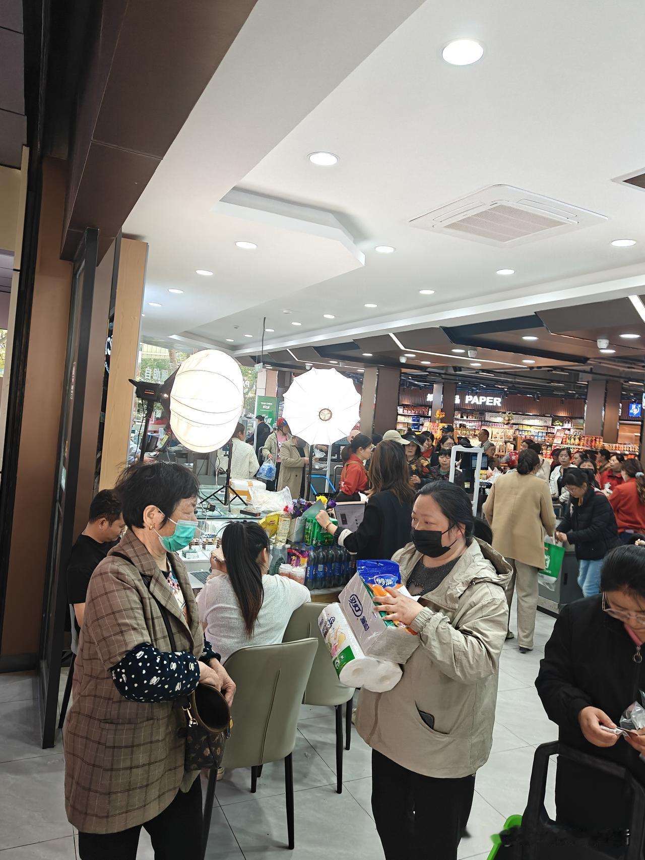 80后40岁离职独居全职炒股/26-5-1
        五一第一天，天气晴朗
