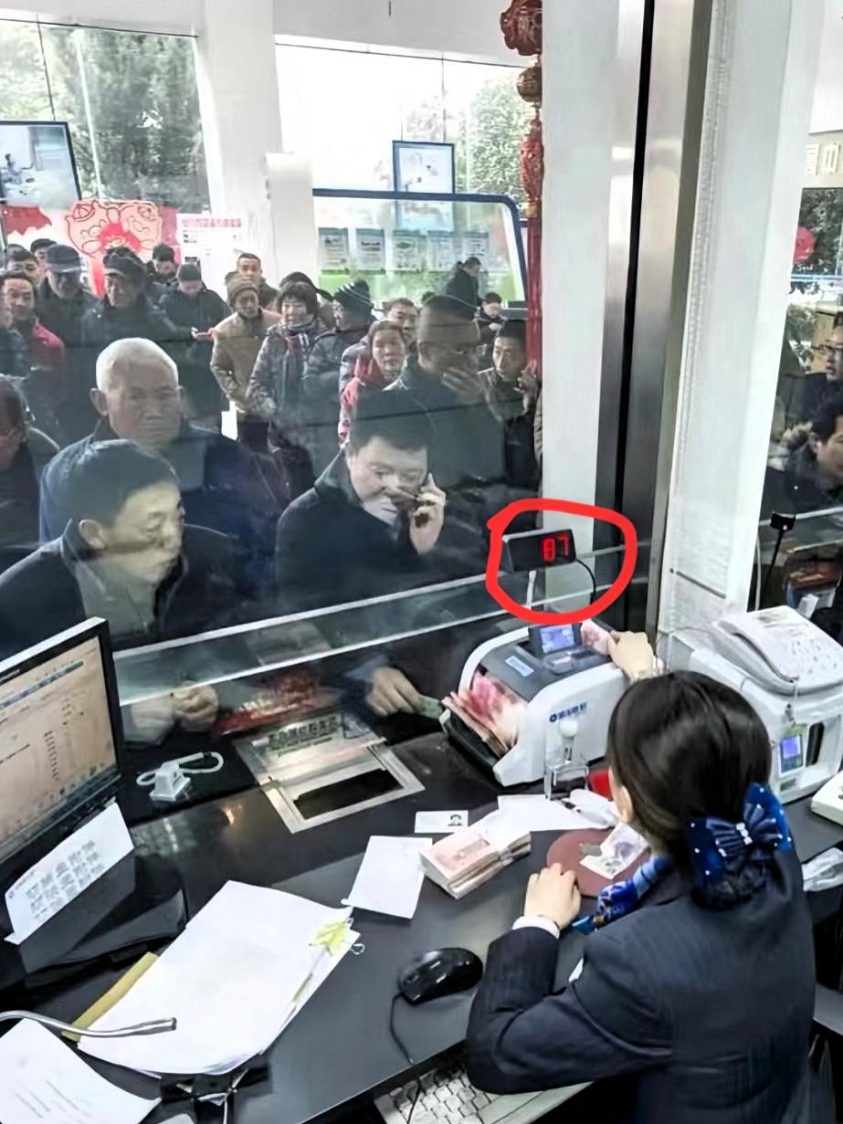 在银行当柜员4年
今天掏心窝子劝大家：手里有20万以上定期存款的，到期后别瞎听建