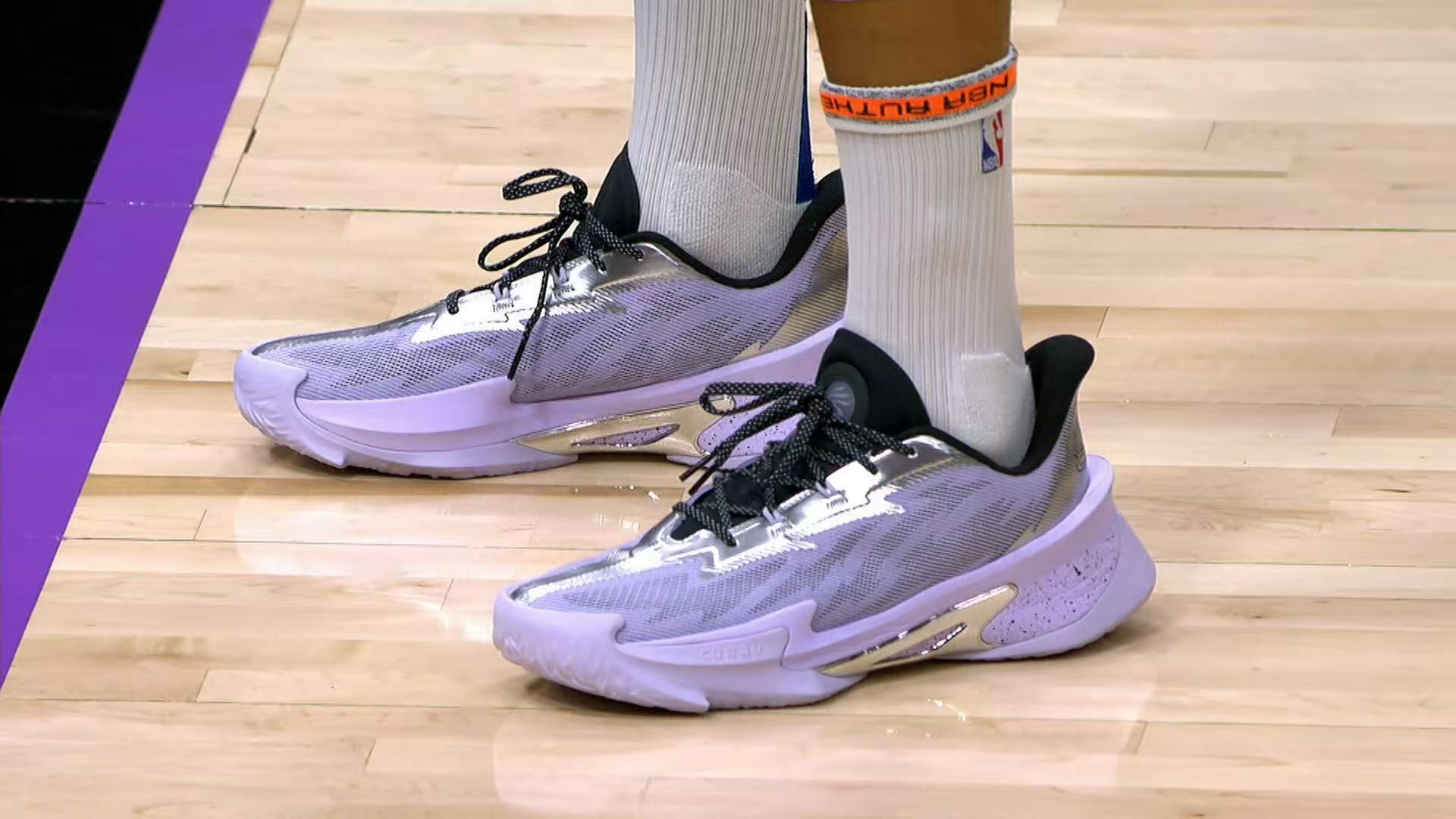 Lucky Lilac 💜电镀银TPU让整双鞋感觉都不一样了