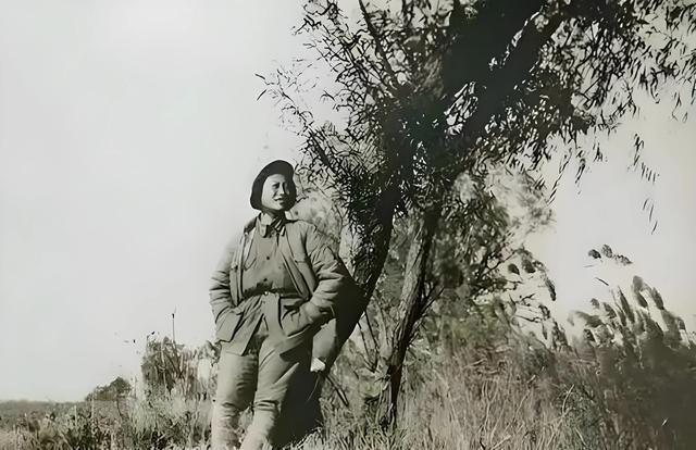 1939年，女战士徐敏正想去如厕，突然被一壮汉扑倒在床，"别动，丫头，现在你是我