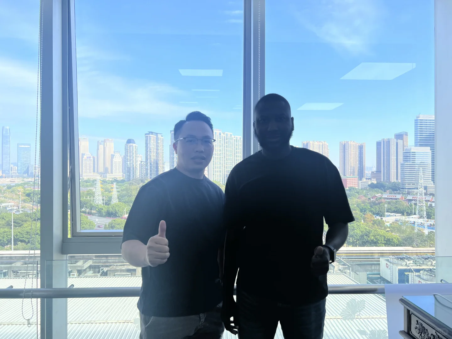 今天总部来了一个科特迪瓦的客户