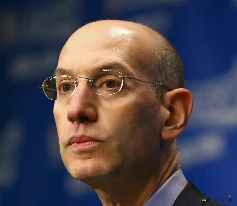 又是调查了个寂寞！
近日，NBA官宣:结束了对雄鹿队和字母哥关于伤情陈述不一致的